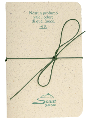 Taccuino scout con laccetto verde “Nessun profumo vale l’odore di quel fuoco”