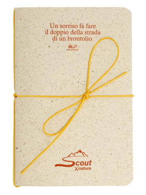 Taccuino scout con laccetto giallo "Un sorriso fa fare il doppio della strada di un brontolio"
